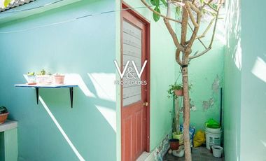 SE VENDE HERMOSA CASA EN PSJE CHAUCA.