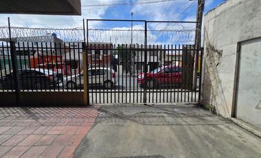 Alquiler de Bodega de 292 m² con Cerramiento - Centro de Guayaquil, Calle Carchi, entre Colón y Sucre.