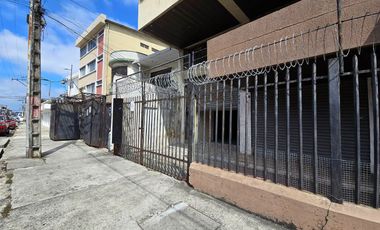 Alquiler de Bodega de 292 m² con Cerramiento - Centro de Guayaquil, Calle Carchi, entre Colón y Sucre.