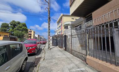 Alquiler de Bodega de 292 m² con Cerramiento - Centro de Guayaquil, Calle Carchi, entre Colón y Sucre.