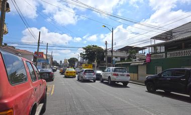 Alquiler de Bodega de 292 m² con Cerramiento - Centro de Guayaquil, Calle Carchi, entre Colón y Sucre.