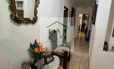 Casa en Venta, Barrio del Centenario, Sector Sur de Guayaquil, Ecuador, cerca a Clínica Alcivar.