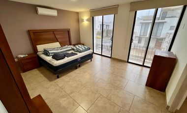 CASA AMUEBLADA EN RENTA, TORRE DE PIEDRA JURIQUILLA, Qro.