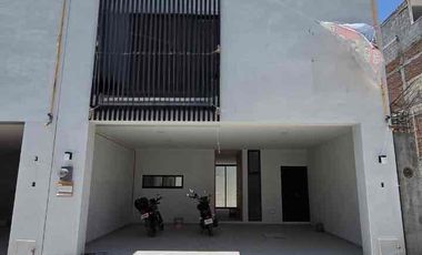 Casa en venta totalmente equipada Fracc El Diamante zona sur pte cerca de plaza cristal