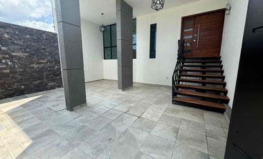 Casa en venta dentro de Frac privado Lomas verdes rumbo al campestre