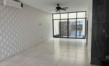 Casa en venta dentro de Frac privado Lomas verdes rumbo al campestre