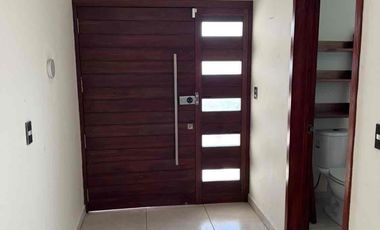 Casa en venta dentro de Frac privado Lomas verdes rumbo al campestre