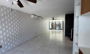 Casa en venta dentro de Frac privado Lomas verdes rumbo al campestre