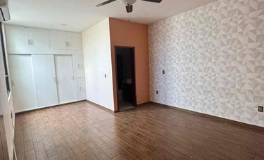 Casa en venta dentro de Frac privado Lomas verdes rumbo al campestre