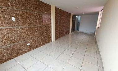 Espaciosa Casa En Alquiler En Esquina A Unos Pasos De La Av. La Marina