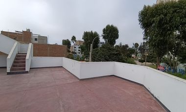 Espaciosa Casa En Alquiler En Esquina A Unos Pasos De La Av. La Marina
