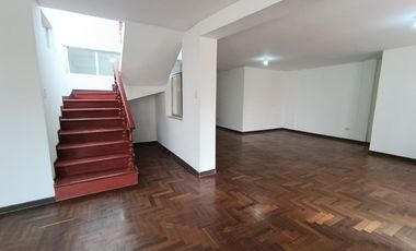 Espaciosa Casa En Alquiler En Esquina A Unos Pasos De La Av. La Marina