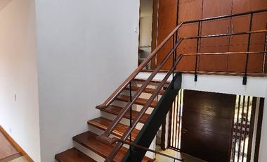 ¡Se Arrienda Hermosa Casa en ENCENILLOS DE SINDAMANOY! Si buscas el lugar perfecto para vivir en la Sabana de Bogotá, esta casa es para ti. Ubicada en