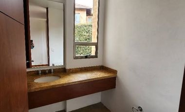 ¡Se Arrienda Hermosa Casa en ENCENILLOS DE SINDAMANOY! Si buscas el lugar perfecto para vivir en la Sabana de Bogotá, esta casa es para ti. Ubicada en
