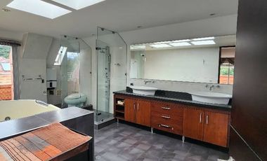 Se Vende Espectacular Casa de 3 Pisos en Aposentos de Briceño! ¿Sueñas con vivir en uno de los sectores más exclusivos y de mayor valorización de la S