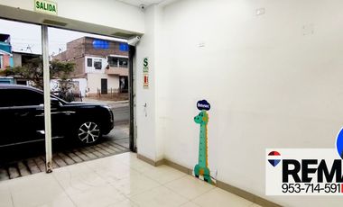 SE TRASPASA Y SE ALQUILA BOTICA / FARMACIA EN SAN JUAN DE MIRAFLORES