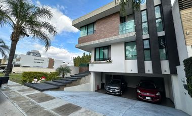 RESIDENCIA SEMIAMUEBLADA EN RENTA EN RINCONADA DEL BOSQUE $78,000.00 más Mantenimiento