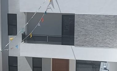 CASA NUEVA EN TEQUISQUIAPAN, EN FRACCIONAMIENTO PRIVADO, PORTÓN ELÉCTRICO, VIGILANCIA DURANTE EL DÍA.