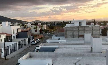 CASA NUEVA EN TEQUISQUIAPAN, EN FRACCIONAMIENTO PRIVADO, PORTÓN ELÉCTRICO, VIGILANCIA DURANTE EL DÍA.