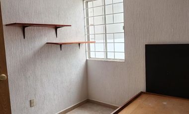 RENTO HERMOSA CASA FRACC LOS MANANTIALES $8,000.00 EQUIPADA CON CLOSETS, COCINA Y CALENTADOR SOLAR