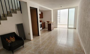 RENTO HERMOSA CASA FRACC LOS MANANTIALES $8,000.00 EQUIPADA CON CLOSETS, COCINA Y CALENTADOR SOLAR