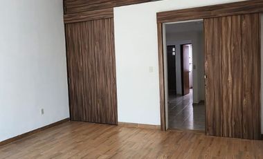 RENTO HERMOSA CASA FRACC LOS MANANTIALES $8,000.00 EQUIPADA CON CLOSETS, COCINA Y CALENTADOR SOLAR