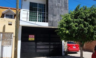 RENTO HERMOSA CASA FRACC LOS MANANTIALES $8,000.00 EQUIPADA CON CLOSETS, COCINA Y CALENTADOR SOLAR