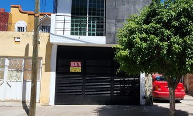 RENTO HERMOSA CASA FRACC LOS MANANTIALES $8,000.00 EQUIPADA CON CLOSETS, COCINA Y CALENTADOR SOLAR