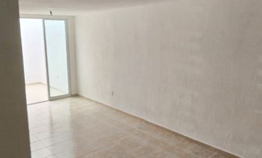 RENTO HERMOSA CASA FRACC LOS MANANTIALES $8,000.00 EQUIPADA CON CLOSETS, COCINA Y CALENTADOR SOLAR