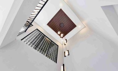 Rumah Baru 2 Lt Industrial Ada Private Pool Solo Kota