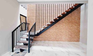 Rumah Baru 2 Lt Industrial Ada Private Pool Solo Kota