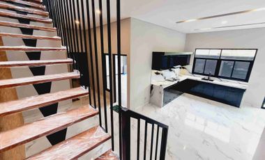 Rumah Baru 2 Lt Industrial Ada Private Pool Solo Kota