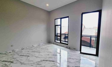 Rumah Baru 2 Lt Industrial Ada Private Pool Solo Kota