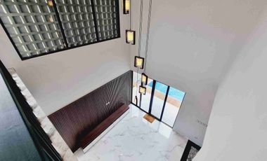 Rumah Baru 2 Lt Industrial Ada Private Pool Solo Kota