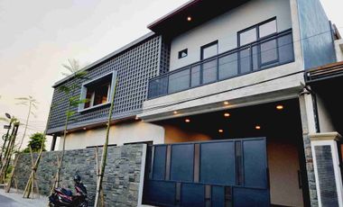Rumah Baru 2 Lt Industrial Ada Private Pool Solo Kota