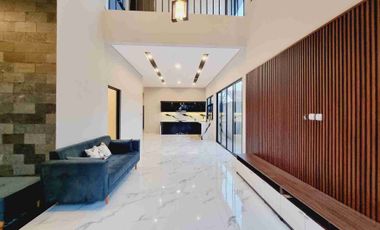 Rumah Baru 2 Lt Industrial Ada Private Pool Solo Kota