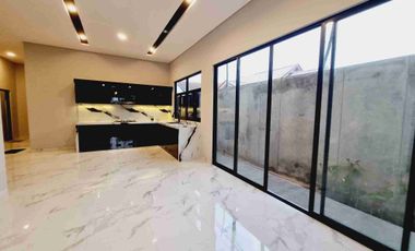 Rumah Baru 2 Lt Industrial Ada Private Pool Solo Kota