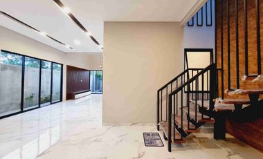 Rumah Baru 2 Lt Industrial Ada Private Pool Solo Kota