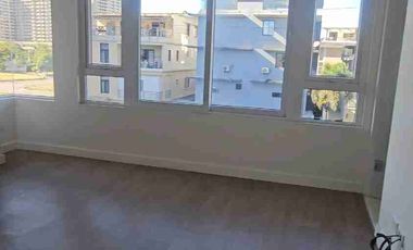 3 bedroom unit with stunning Manila Bay Sunset view - Oak Harbor Residences