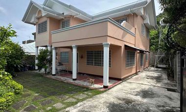 6 Bedroom House for Sale with large lawn in Buena Hills Guadalupe Cebu