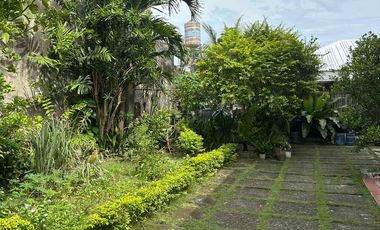6 Bedroom House for Sale with large lawn in Buena Hills Guadalupe Cebu