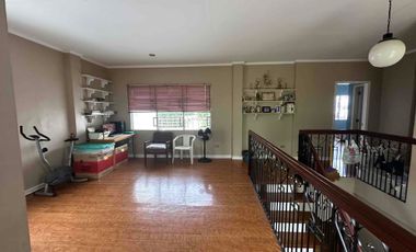 6 Bedroom House for Sale with large lawn in Buena Hills Guadalupe Cebu