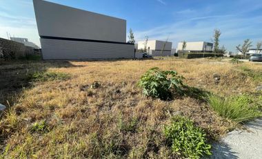 Terreno premium en esquina en Lomas del Campanario Norte