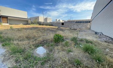 Terreno premium en esquina en Lomas del Campanario Norte