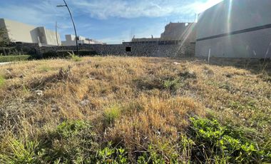 Terreno premium en esquina en Lomas del Campanario Norte