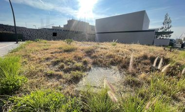 Terreno premium en esquina en Lomas del Campanario Norte