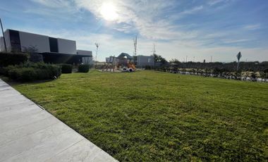 Terreno premium en esquina en Lomas del Campanario Norte