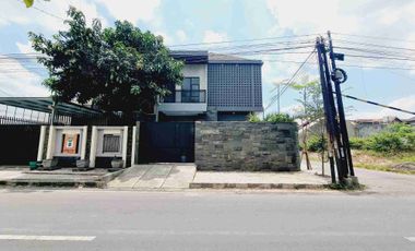 Rumah Mewah 2 Lt Hook ada Pool Finishing Kota Solo