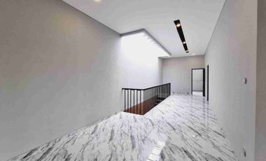 Rumah Mewah 2 Lt Hook ada Pool Finishing Kota Solo