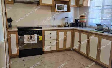 Casa con muebles en el fraccionamiento Zirandaro